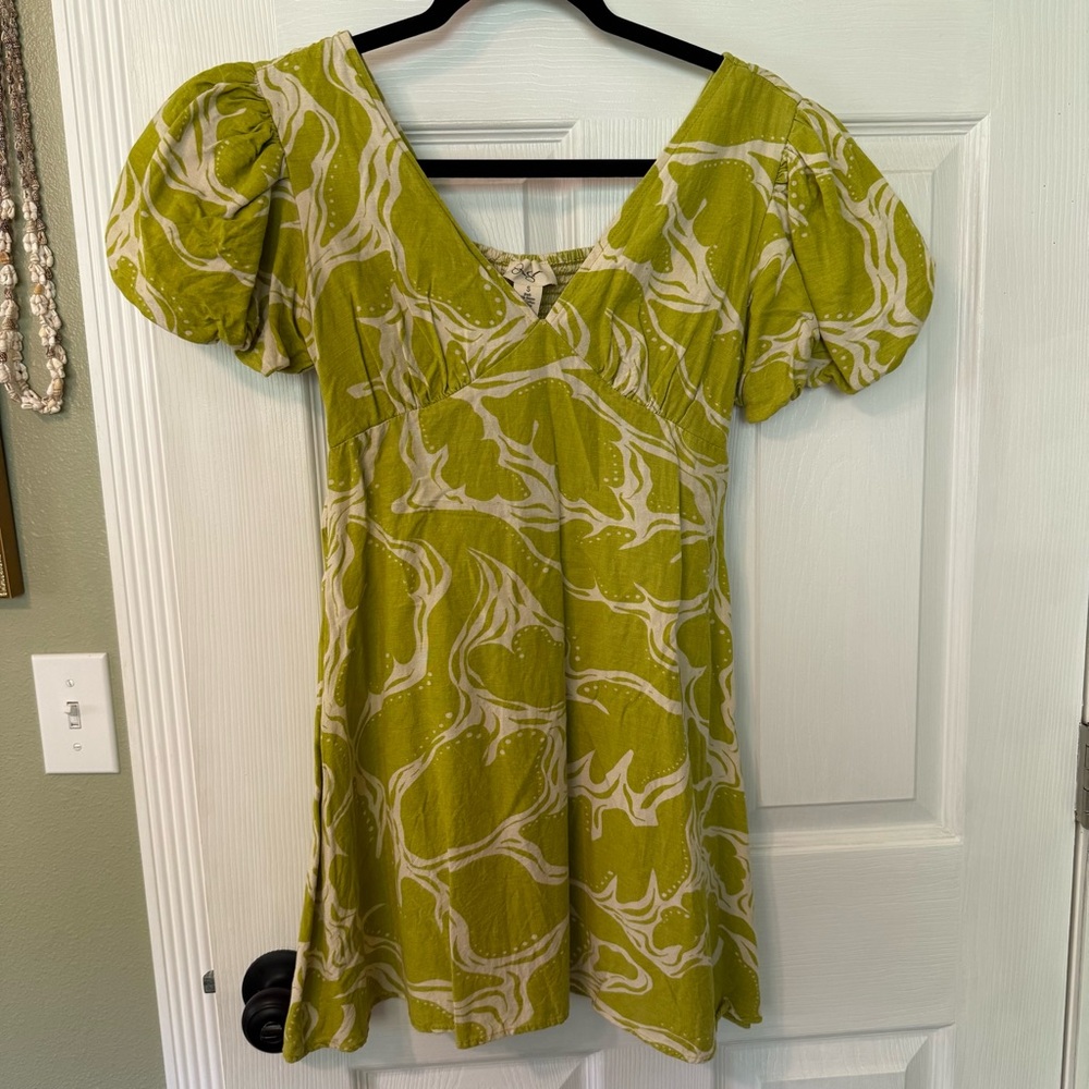 Jessica Simpson V-Neck Puff Sleeve Mini Dress women’s small